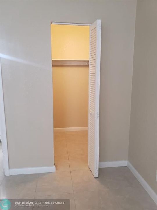 Active With Contract: $170,000 (2 beds, 2 baths, 975 Square Feet)