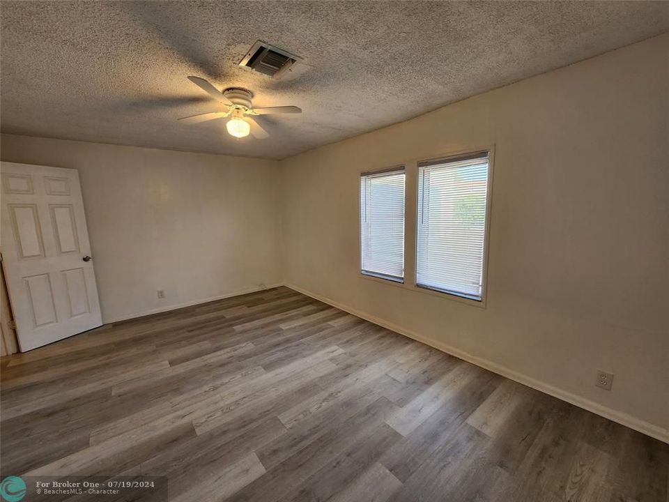 For Sale: $2,050 (2 beds, 1 baths, 3207 Square Feet)