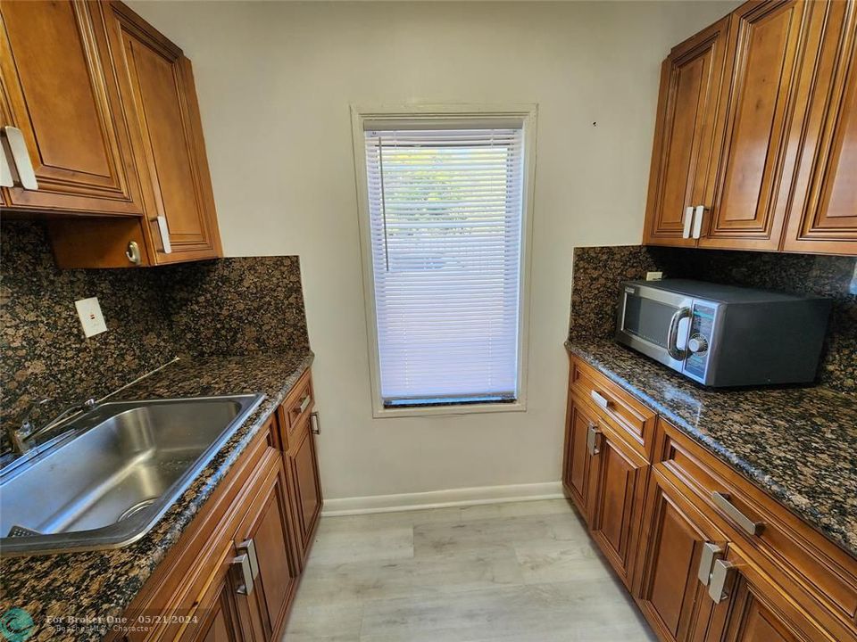 For Rent: $2,050 (2 beds, 1 baths, 1050 Square Feet)