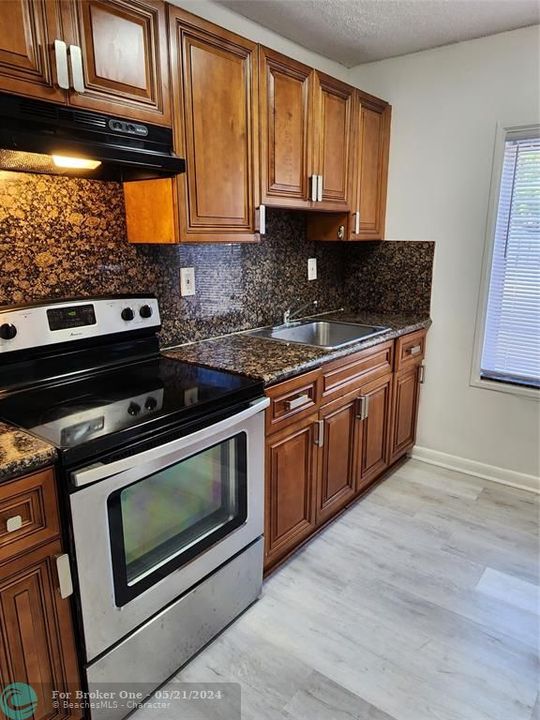 For Sale: $2,050 (2 beds, 1 baths, 3207 Square Feet)