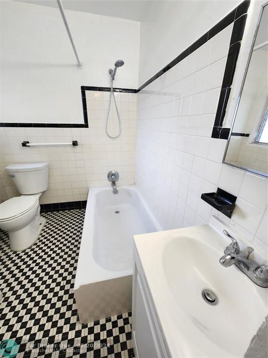 最近租的: $2,050 (2 贝兹, 1 浴室, 1050 平方英尺)