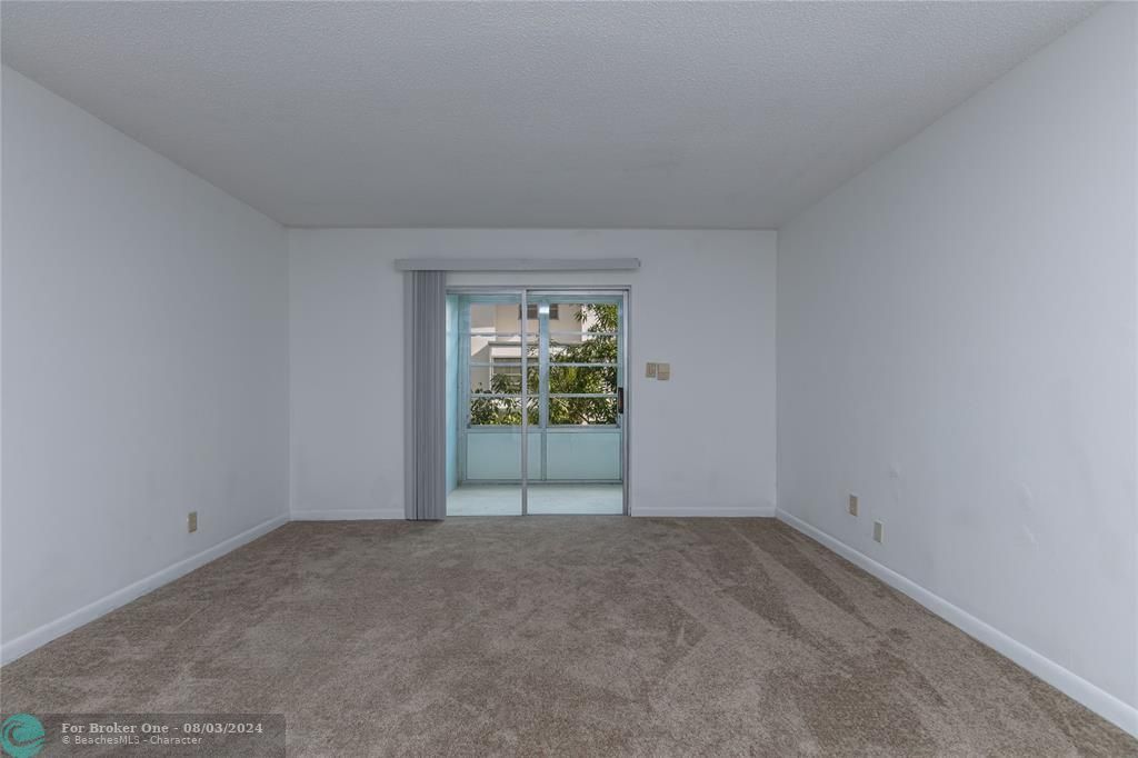 Active With Contract: $120,000 (1 beds, 1 baths, 860 Square Feet)
