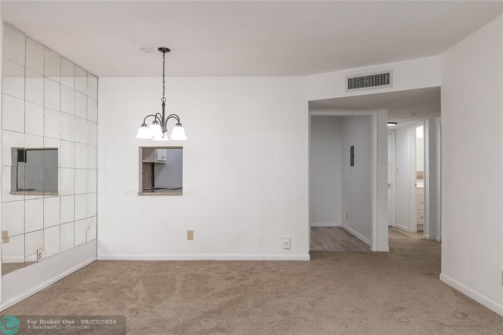 Active With Contract: $120,000 (1 beds, 1 baths, 860 Square Feet)