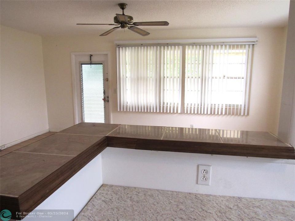 For Sale: $99,000 (1 beds, 1 baths, 710 Square Feet)