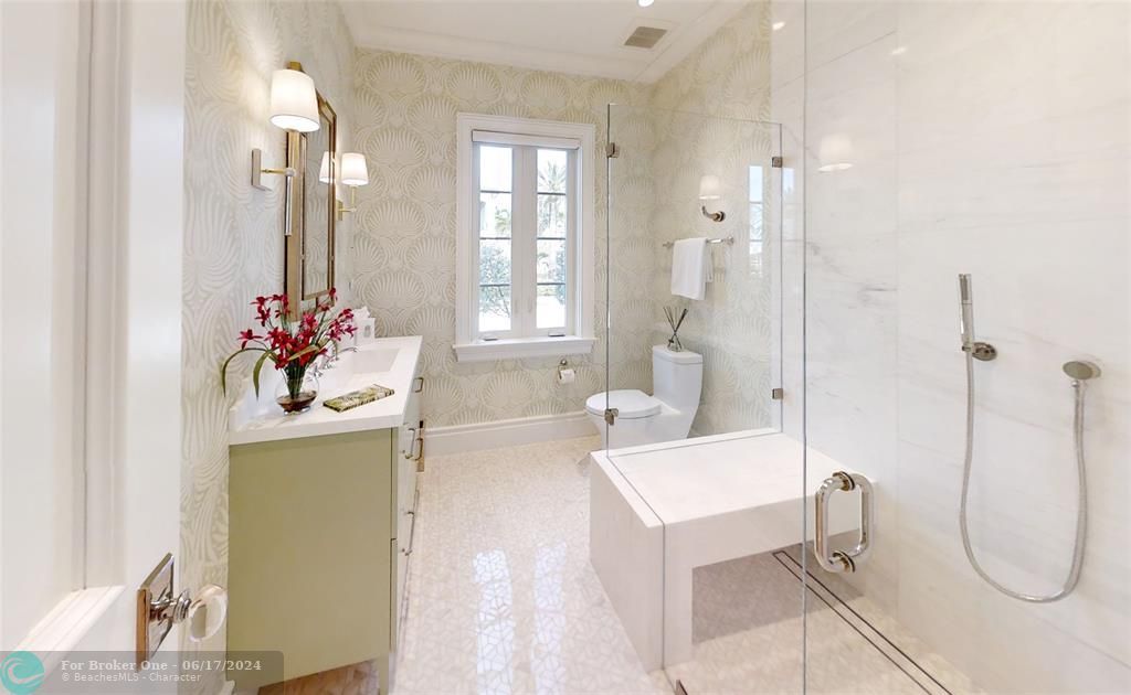 最近售出: $12,995,000 (6 贝兹, 7 浴室, 5364 平方英尺)