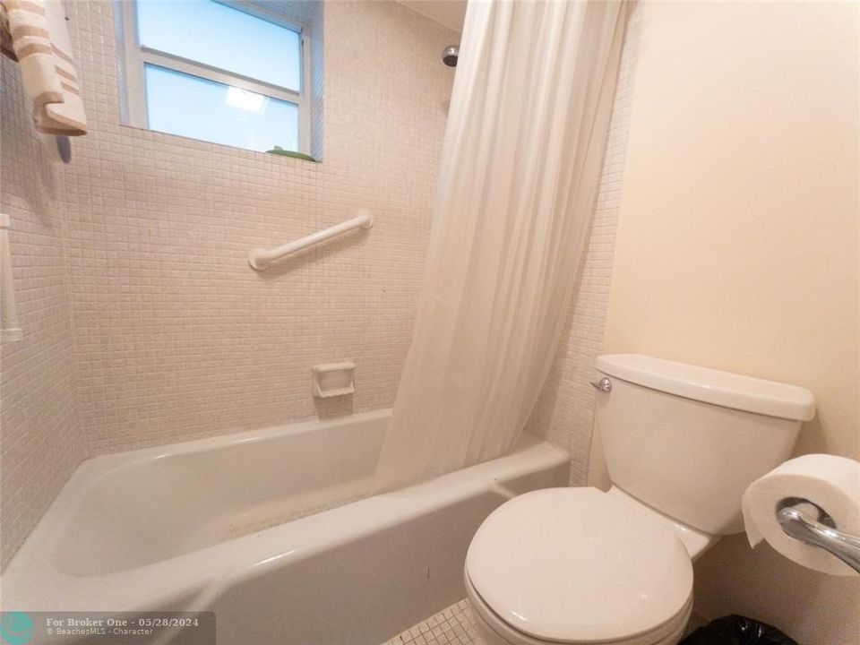 Active With Contract: $99,500 (1 beds, 1 baths, 728 Square Feet)