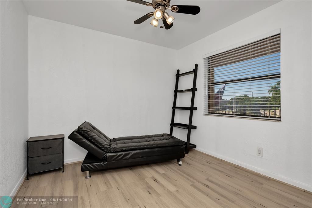 Active With Contract: $135,000 (2 beds, 2 baths, 810 Square Feet)