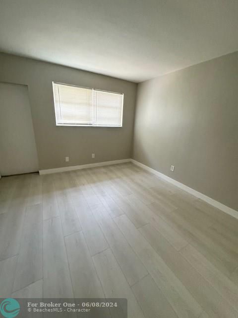 Active With Contract: $1,600 (1 beds, 1 baths, 650 Square Feet)