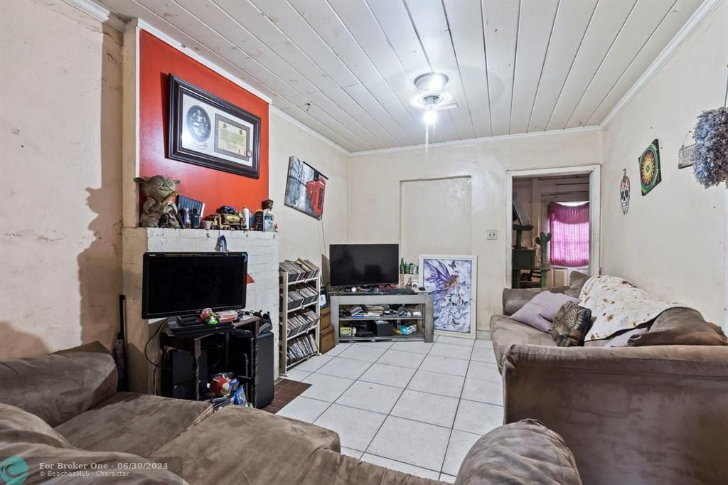 Active With Contract: $169,900 (3 beds, 2 baths, 795 Square Feet)