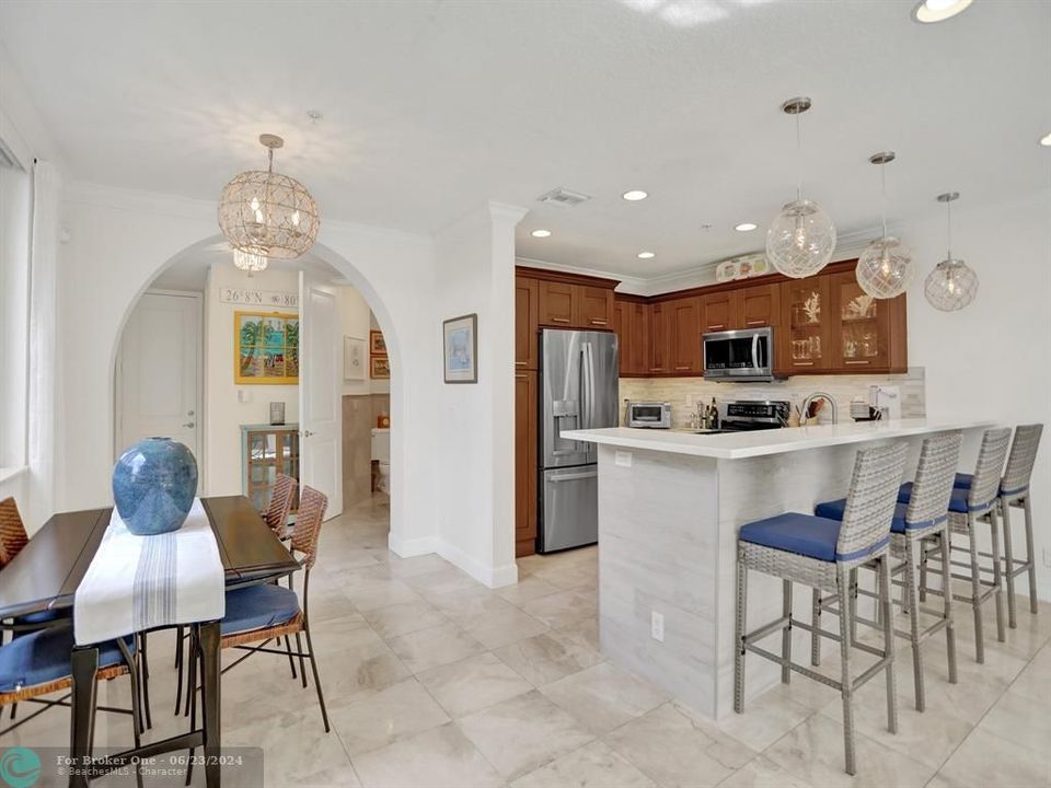 Active With Contract: $895,000 (3 beds, 3 baths, 2046 Square Feet)