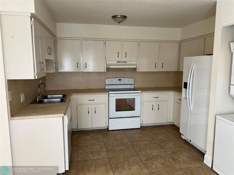 Active With Contract: $2,600 (3 beds, 2 baths, 1750 Square Feet)