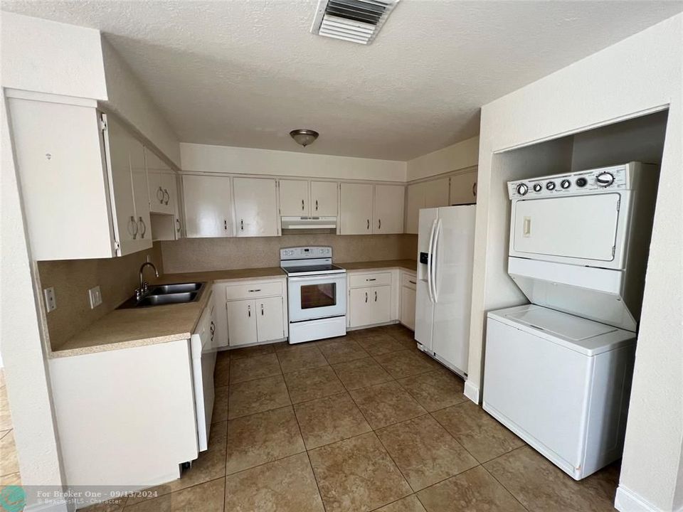 Active With Contract: $2,600 (3 beds, 2 baths, 1750 Square Feet)