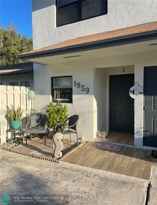 Active With Contract: $2,950 (2 beds, 1 baths, 0 Square Feet)