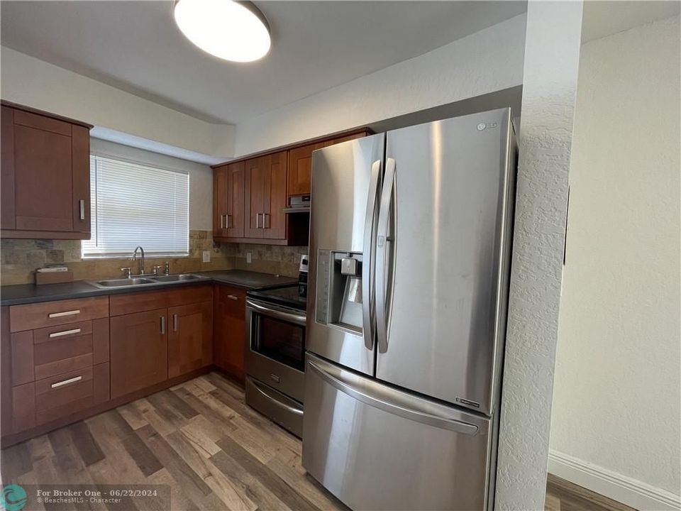 Active With Contract: $2,950 (2 beds, 1 baths, 0 Square Feet)