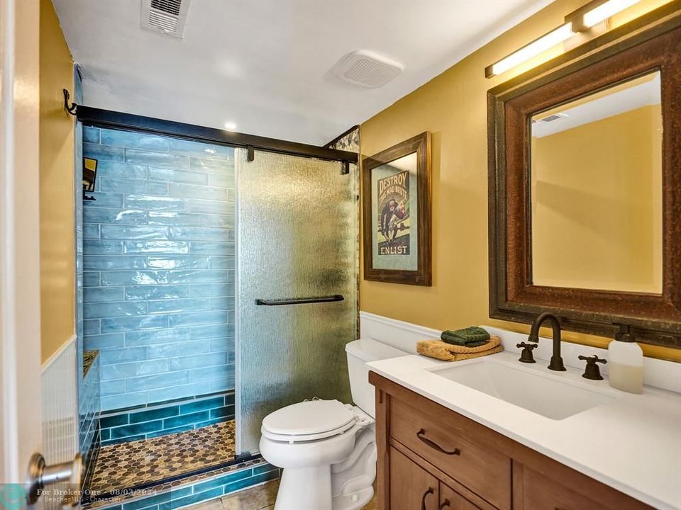 最近售出: $199,000 (2 贝兹, 2 浴室, 920 平方英尺)