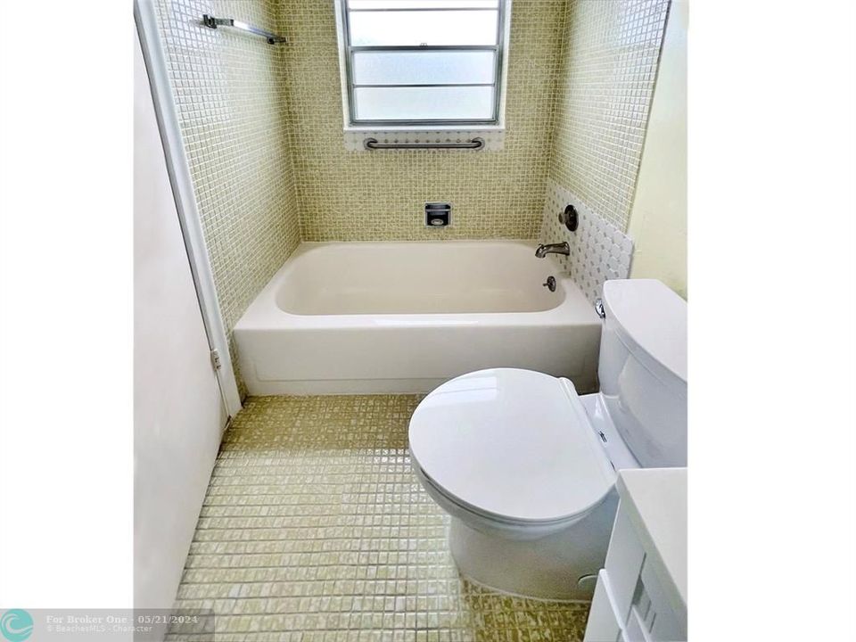 最近售出: $109,900 (1 贝兹, 1 浴室, 703 平方英尺)
