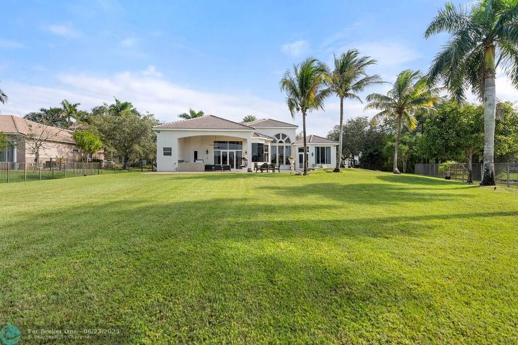 Recently Sold: $2,595,000 (5 beds, 6 baths, 5234 Square Feet)