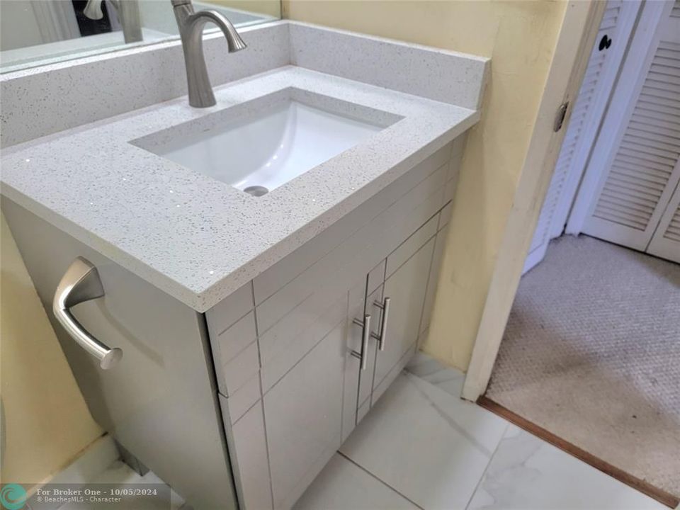 Activo con contrato: $169,000 (2 camas, 2 baños, 1100 Pies cuadrados)