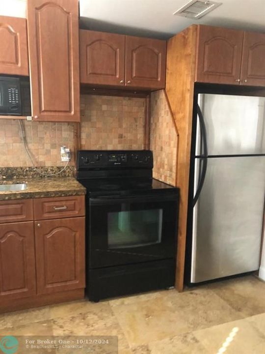 For Rent: $2,500 (2 beds, 1 baths, 1000 Square Feet)