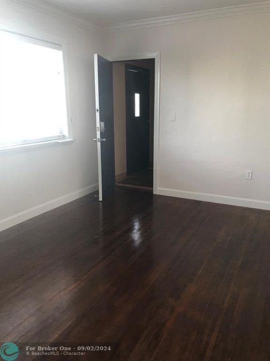 For Rent: $2,500 (2 beds, 1 baths, 1000 Square Feet)