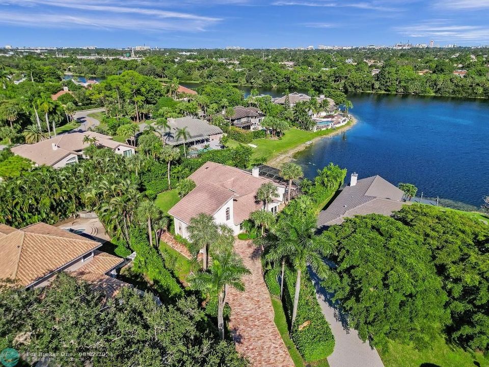 For Sale: $2,550,000 (4 beds, 3 baths, 3100 Square Feet)