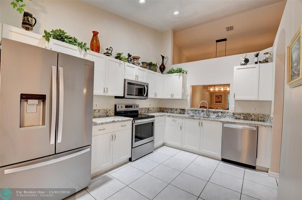 For Sale: $369,000 (2 beds, 2 baths, 1378 Square Feet)