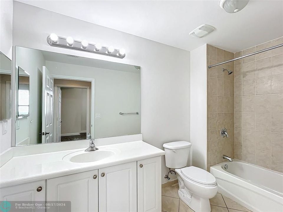 For Sale: $469,000 (2 beds, 2 baths, 1347 Square Feet)