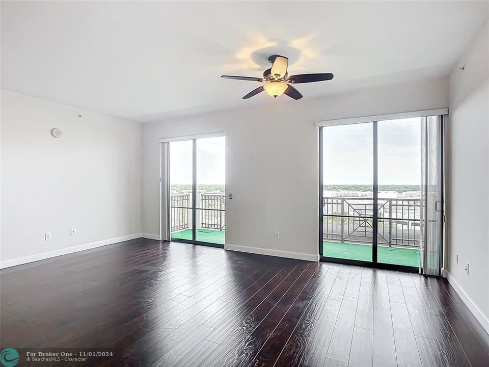 For Sale: $469,000 (2 beds, 2 baths, 1347 Square Feet)