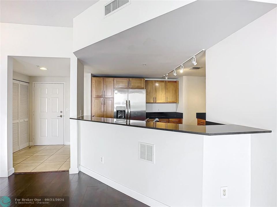 For Sale: $469,000 (2 beds, 2 baths, 1347 Square Feet)