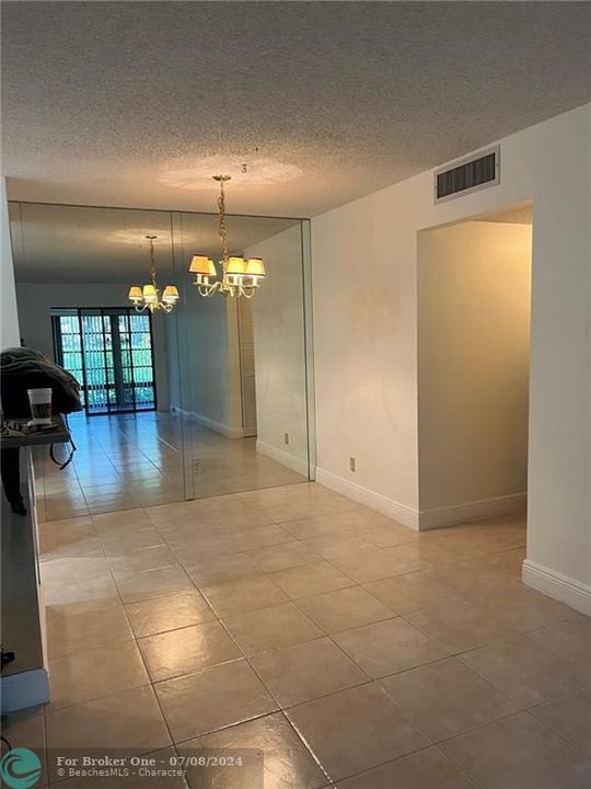 Active With Contract: $195,000 (2 beds, 2 baths, 940 Square Feet)