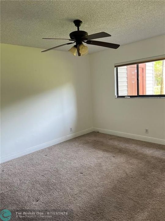 Active With Contract: $195,000 (2 beds, 2 baths, 940 Square Feet)