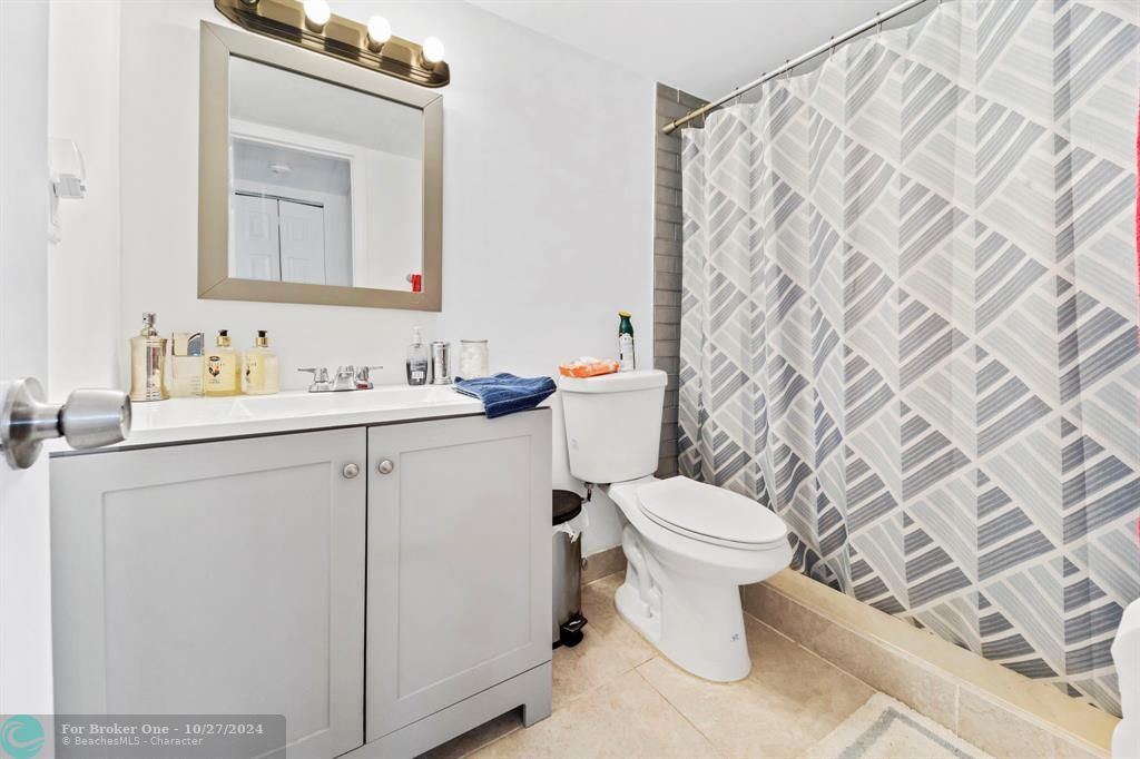 For Sale: $257,500 (2 beds, 2 baths, 1021 Square Feet)