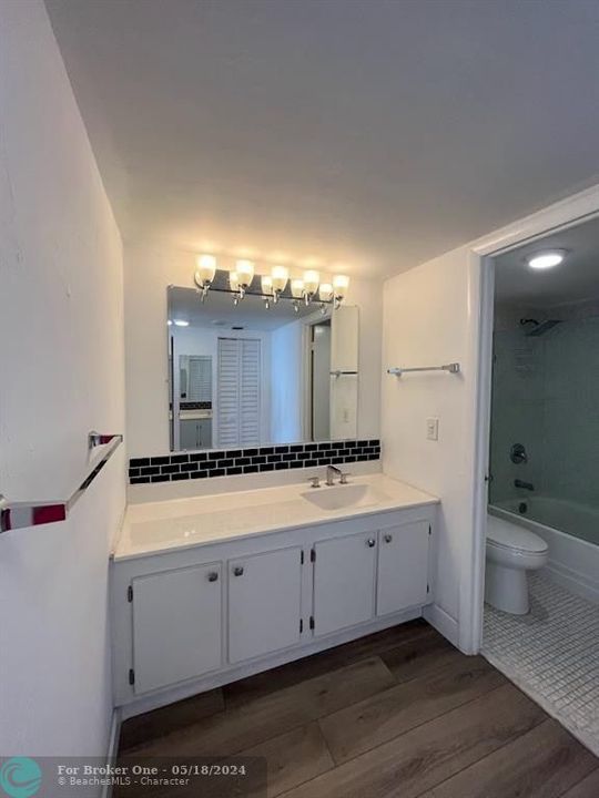 For Sale: $485,000 (1 beds, 2 baths, 824 Square Feet)