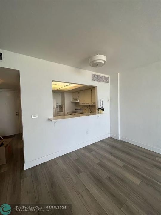 For Sale: $485,000 (1 beds, 2 baths, 824 Square Feet)