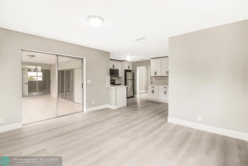 Active With Contract: $528,000 (3 beds, 2 baths, 1832 Square Feet)