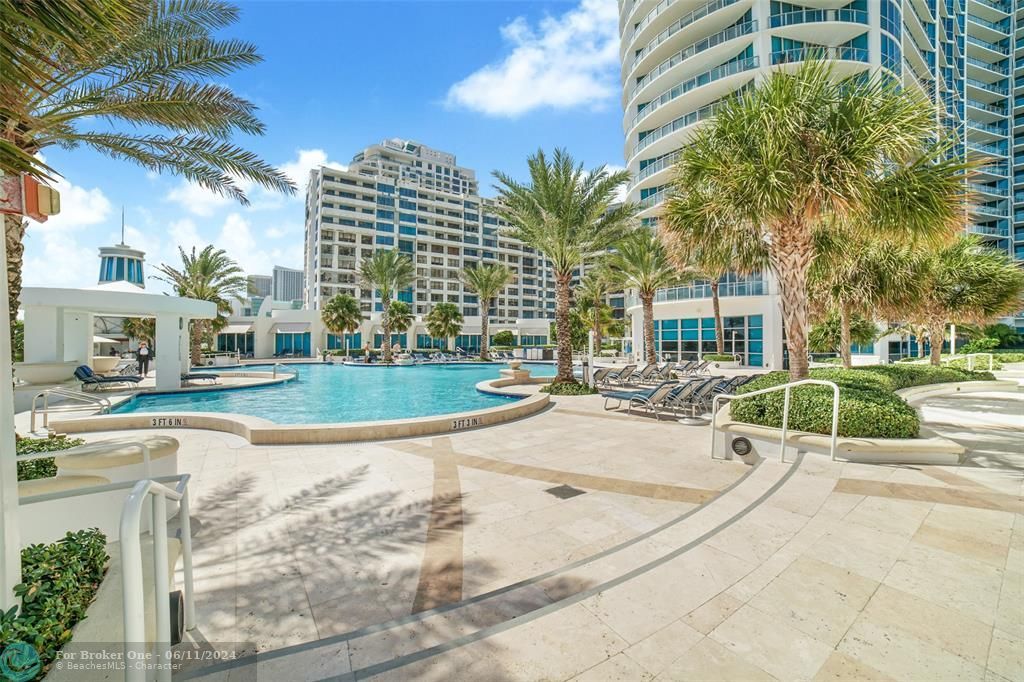 Active With Contract: $1,945,000 (3 beds, 3 baths, 2627 Square Feet)