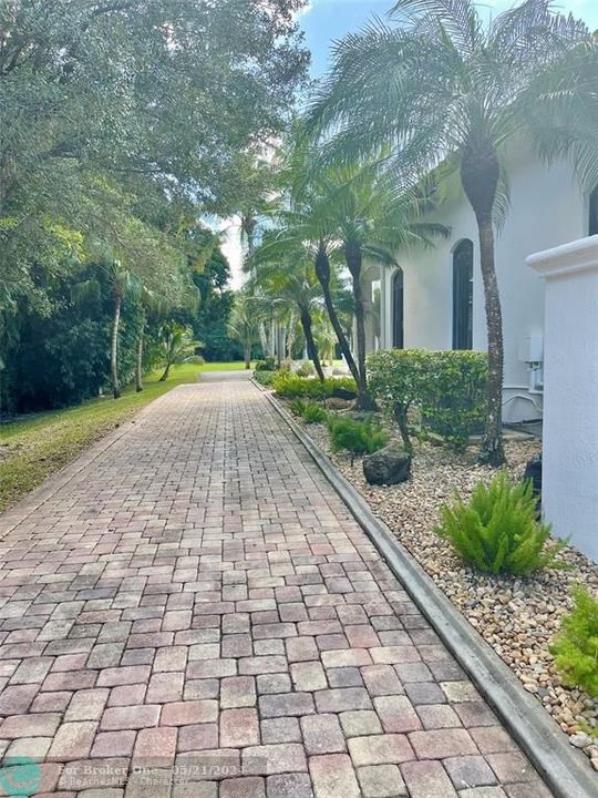 Recently Sold: $3,500,000 (4 beds, 4 baths, 4092 Square Feet)