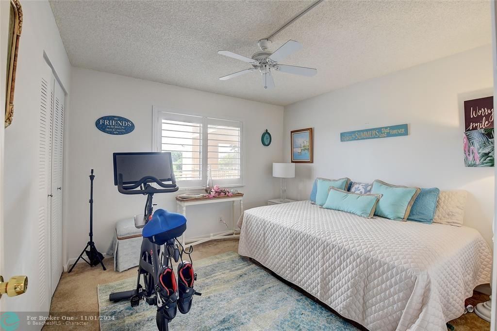 For Sale: $205,000 (2 beds, 2 baths, 1070 Square Feet)