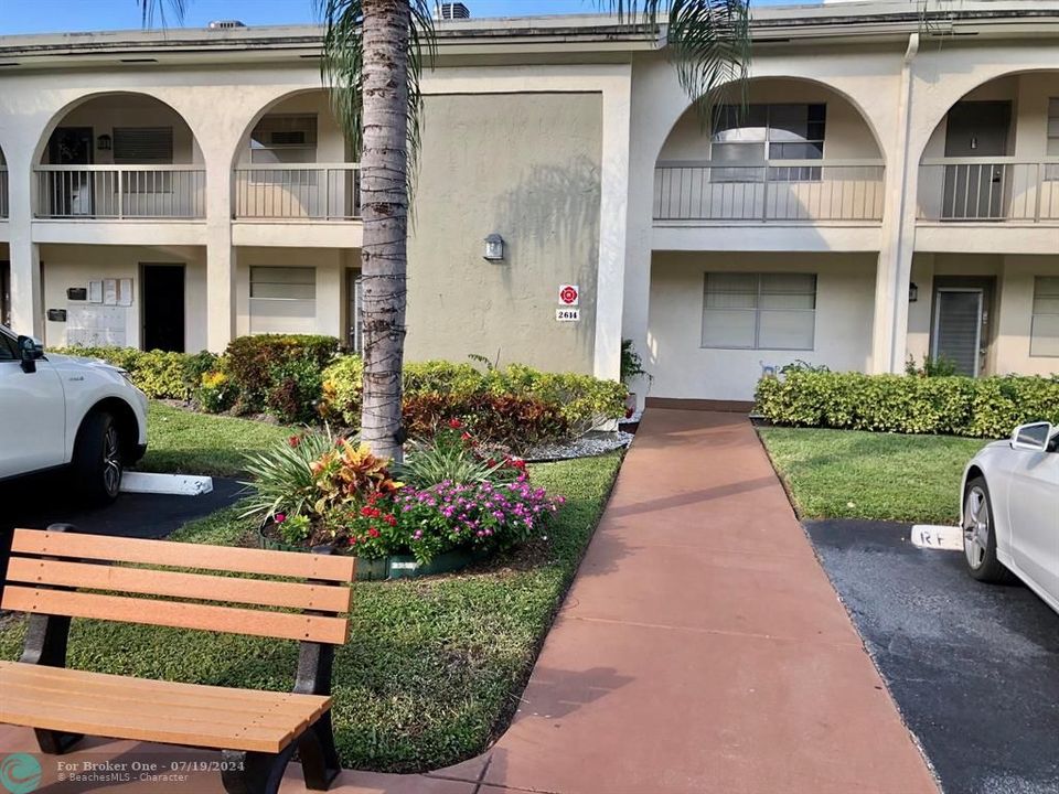 Recently Sold: $141,900 (2 beds, 2 baths, 938 Square Feet)