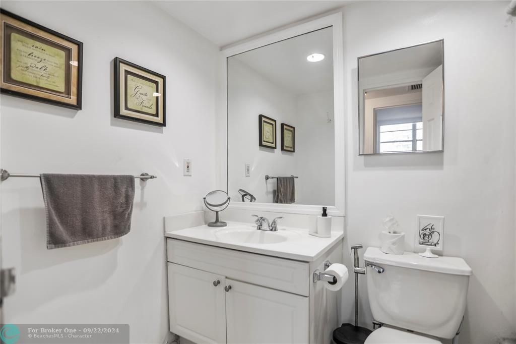 For Sale: $460,000 (1 beds, 1 baths, 874 Square Feet)