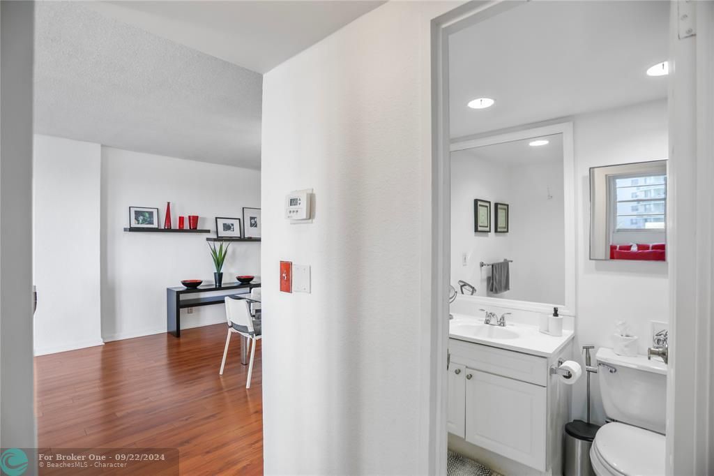 For Sale: $460,000 (1 beds, 1 baths, 874 Square Feet)