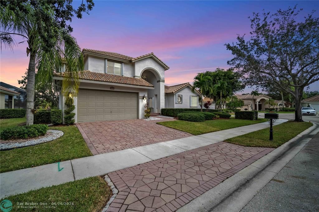 Recently Sold: $1,290,000 (5 beds, 3 baths, 2780 Square Feet)
