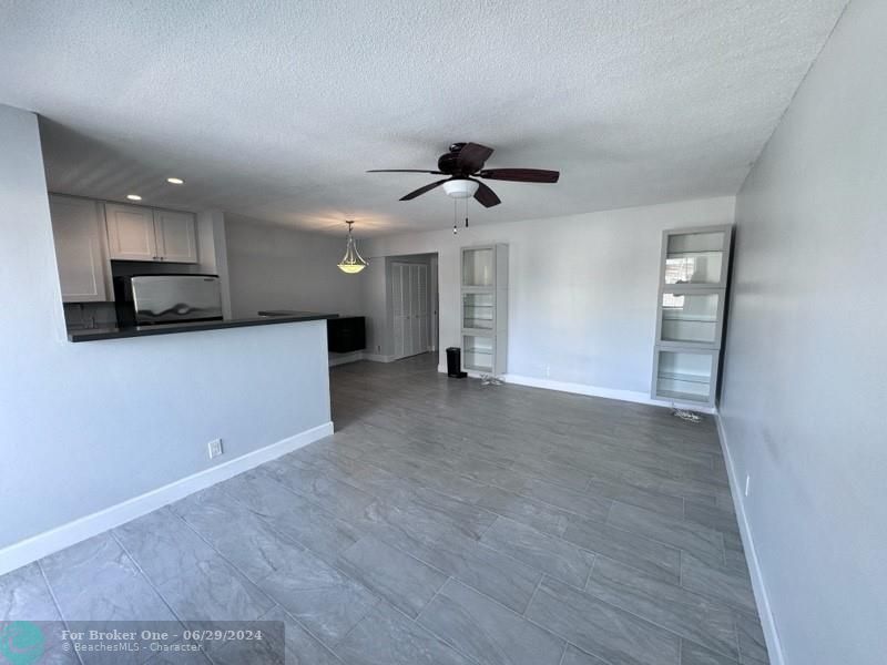 Active With Contract: $1,675 (1 beds, 1 baths, 670 Square Feet)