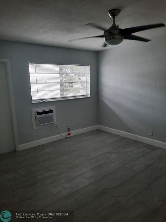 Active With Contract: $1,675 (1 beds, 1 baths, 670 Square Feet)