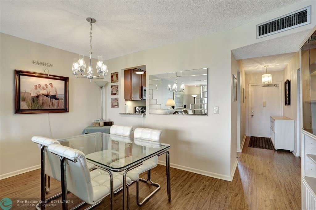 Active With Contract: $182,500 (2 beds, 2 baths, 1000 Square Feet)