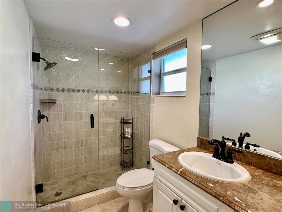 Active With Contract: $349,000 (1 beds, 1 baths, 820 Square Feet)