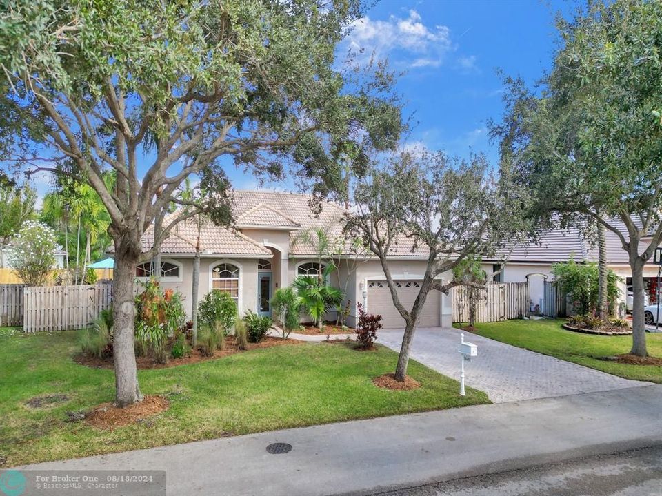 Recently Sold: $864,500 (4 beds, 2 baths, 2541 Square Feet)