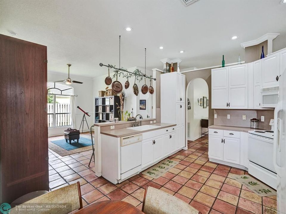 Active With Contract: $864,500 (4 beds, 2 baths, 2541 Square Feet)