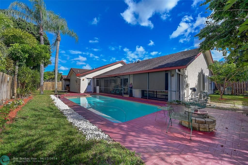 Recently Sold: $640,000 (4 beds, 2 baths, 2458 Square Feet)