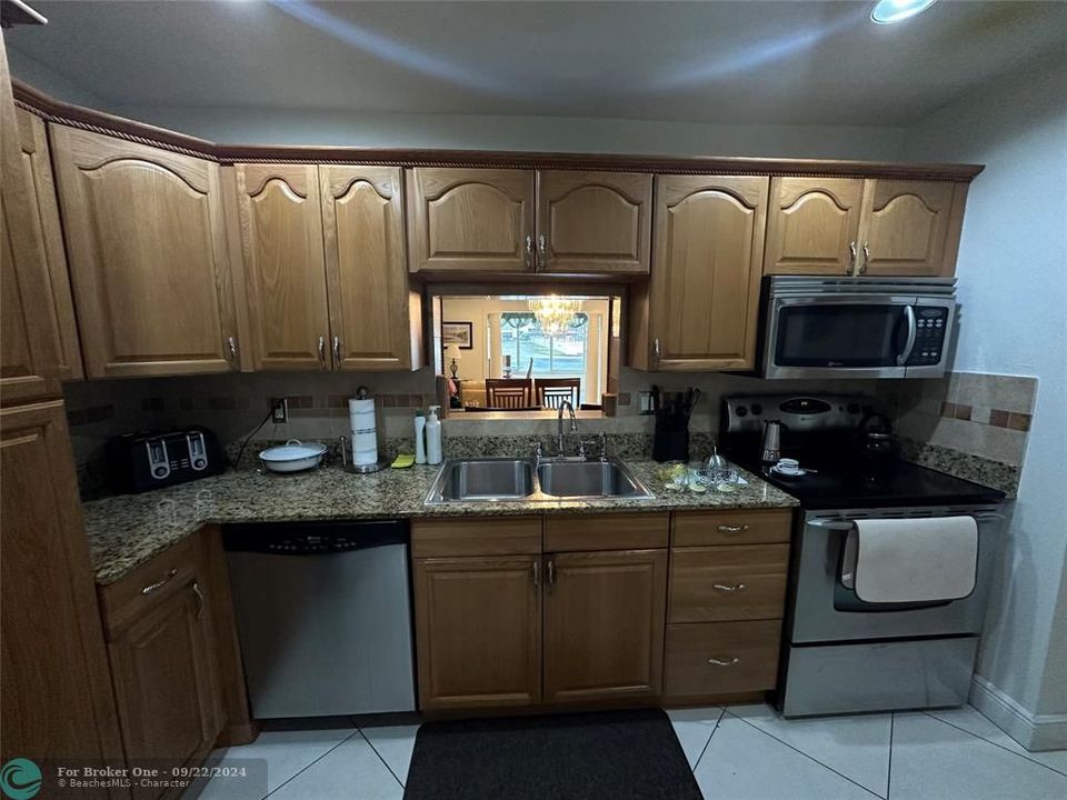 For Sale: $179,000 (2 beds, 2 baths, 1142 Square Feet)